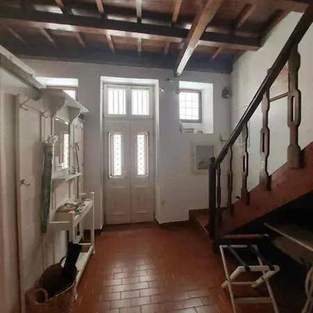 Myron House شقة