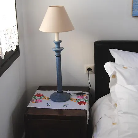 Myron House خانيا